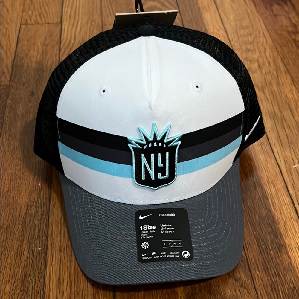 NWT Nike NY GothamWomen’s Soccer Black, White, Blue, and Gray Cap